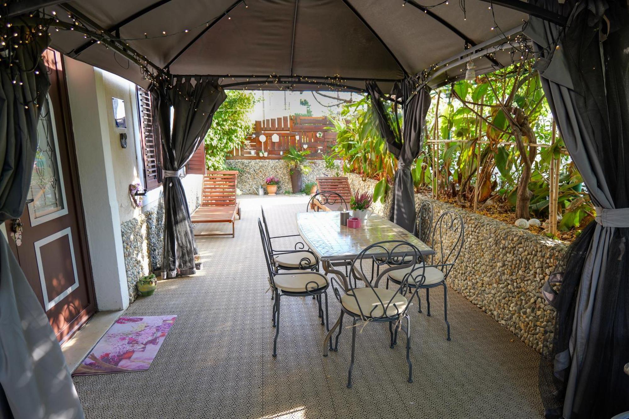 Inga With Free Private Parking Apartment