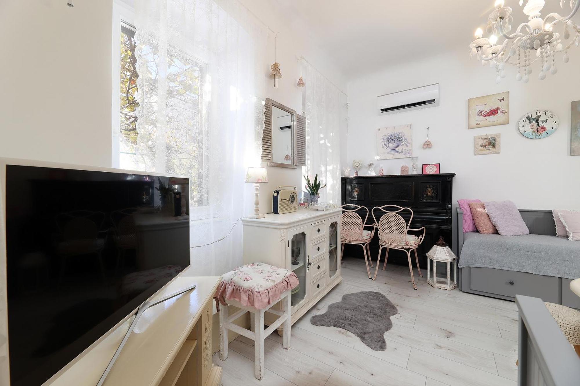 Inga With Free Private Parking Apartment