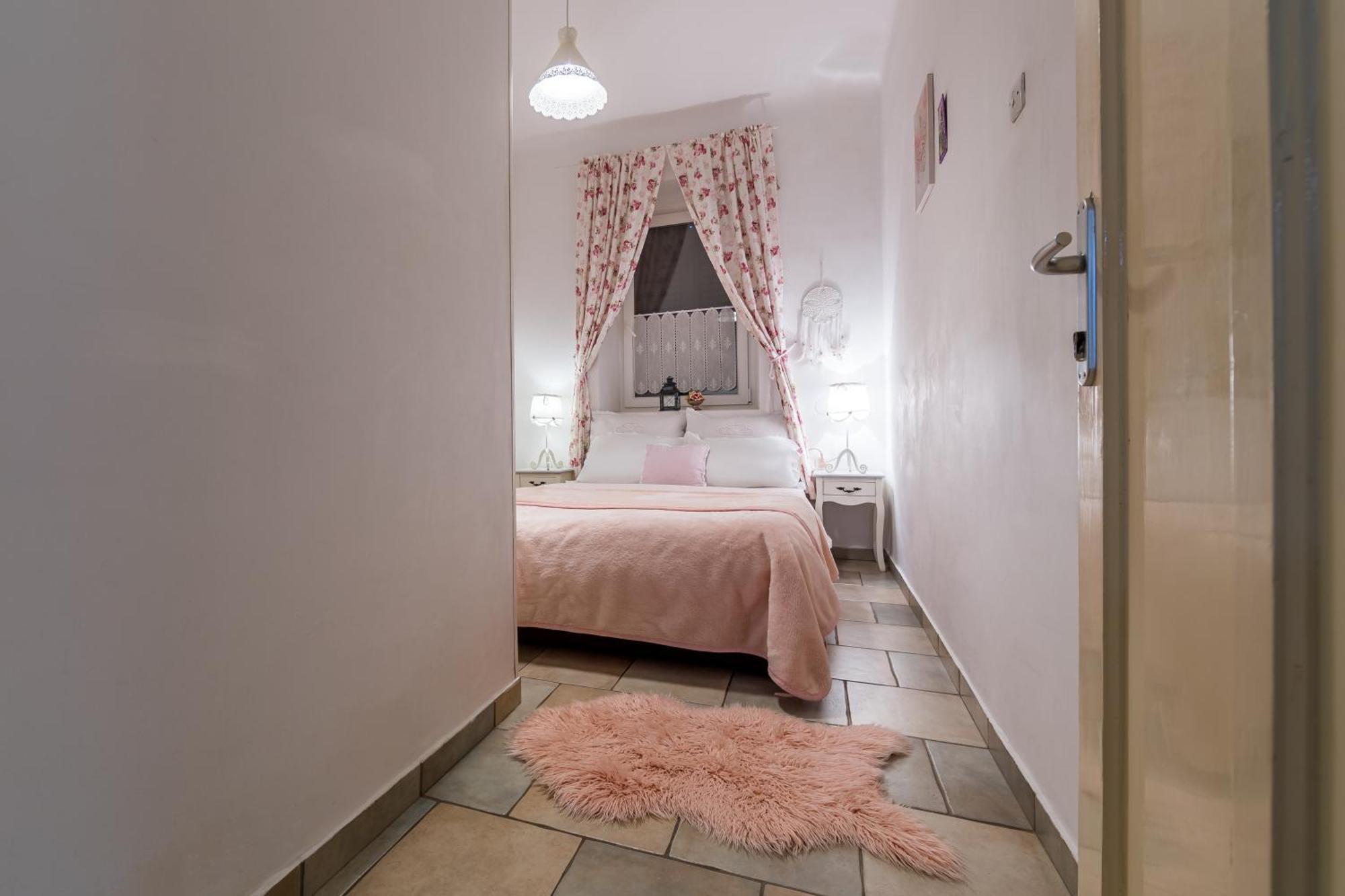 Inga With Free Private Parking Apartma